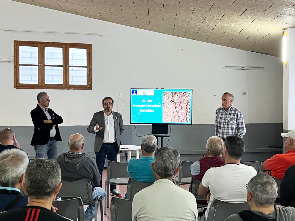 El Cabildo explica en Cercados de Espino el proyecto ‘GC-505’ de comunidades energéticas